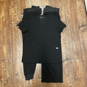 FIGS black set of 3, size S